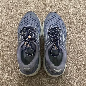 Brooks Ghost 12. Size: 7.5